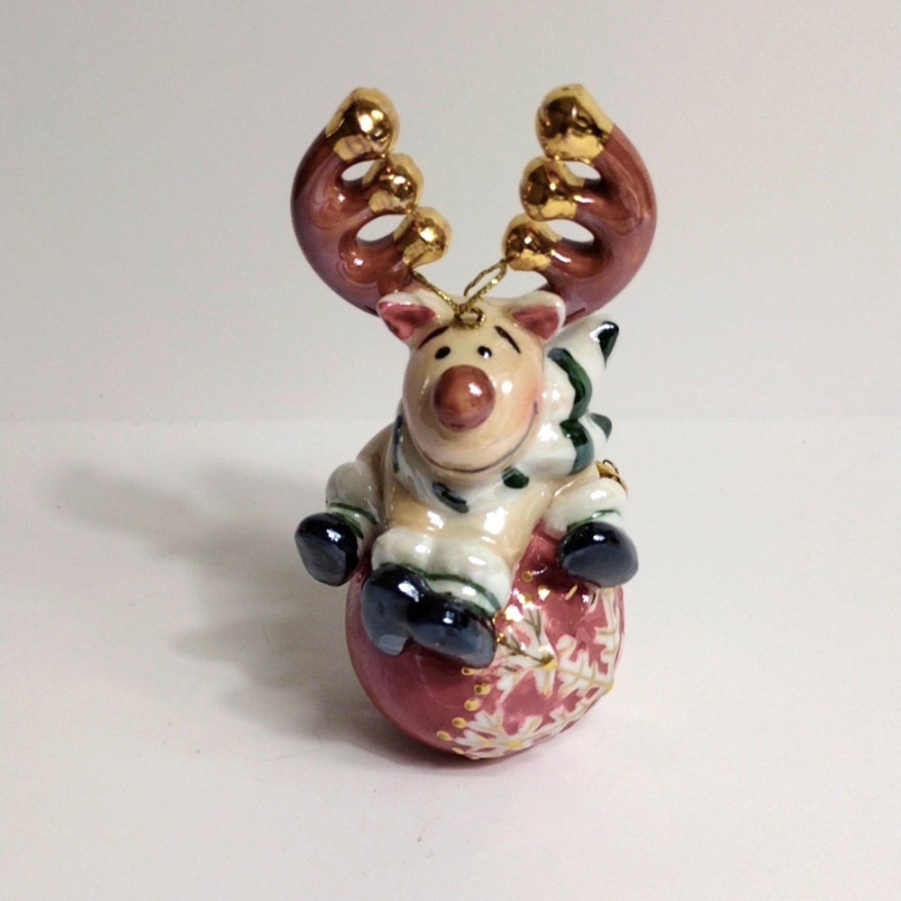 Reindeer on an ornament